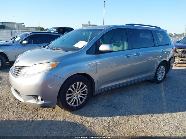 5TDYK3DC9FS610925 Toyota Sienna Xle 7 Passenger