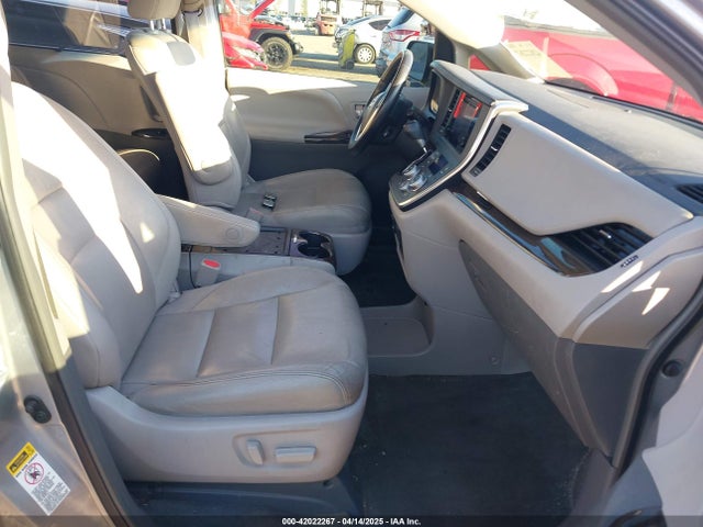 5TDYK3DC9FS610925 Toyota Sienna Xle 7 Passenger