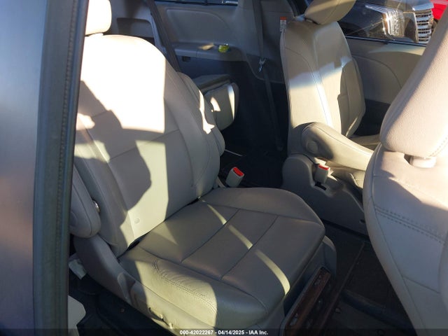 5TDYK3DC9FS610925 Toyota Sienna Xle 7 Passenger