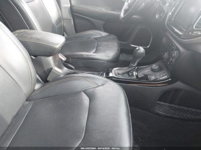 3C4NJDCB8KT638591 Jeep Compass Limited 4x4