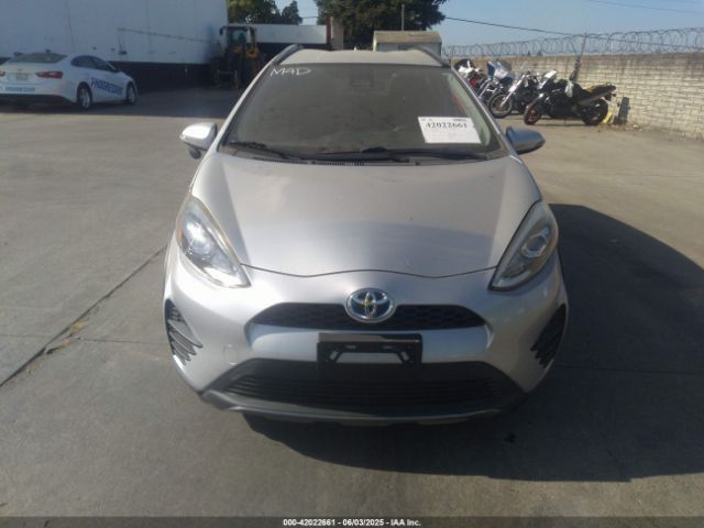 JTDKDTB30J1603189 Toyota Prius C Two