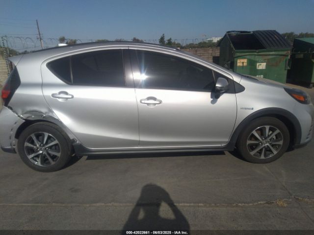 JTDKDTB30J1603189 Toyota Prius C Two