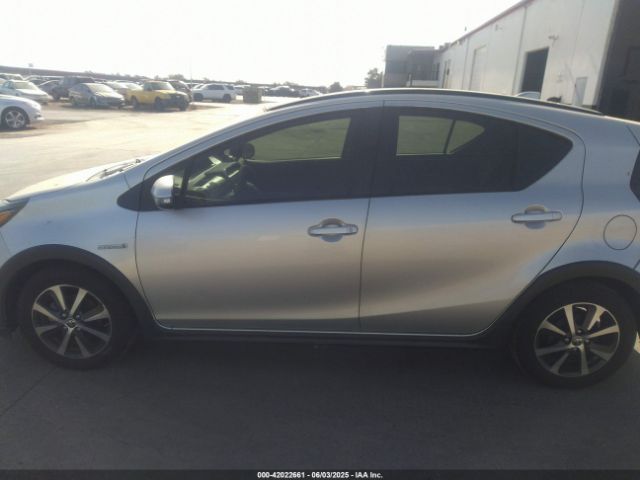 JTDKDTB30J1603189 Toyota Prius C Two