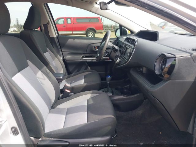 JTDKDTB30J1603189 Toyota Prius C Two
