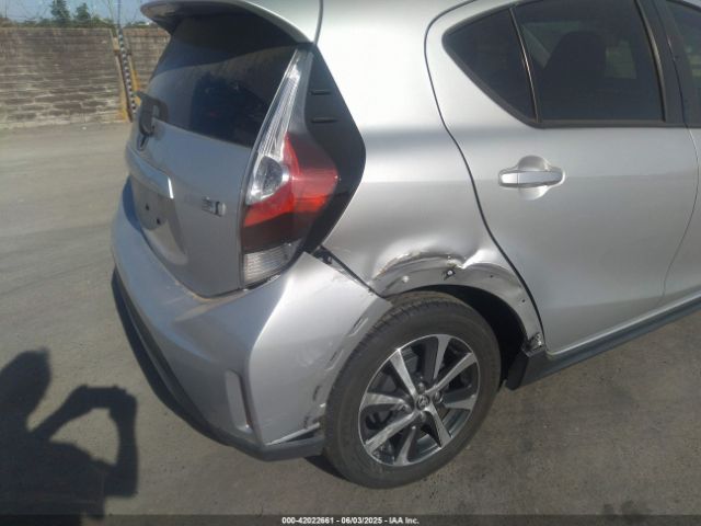 JTDKDTB30J1603189 Toyota Prius C Two