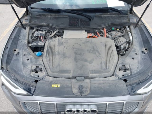 WA1LAAGE1KB007915 Audi E-tron Premium Plus