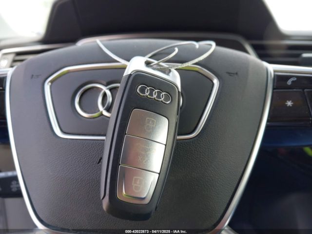WA1LAAGE1KB007915 Audi E-tron Premium Plus