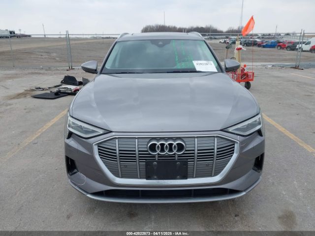 WA1LAAGE1KB007915 Audi E-tron Premium Plus
