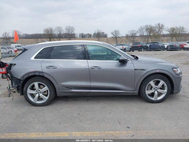 WA1LAAGE1KB007915 Audi E-tron Premium Plus