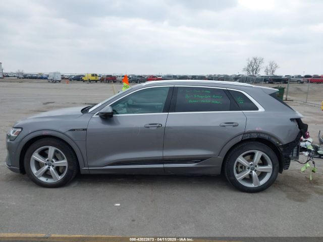 WA1LAAGE1KB007915 Audi E-tron Premium Plus