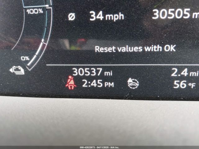 WA1LAAGE1KB007915 Audi E-tron Premium Plus