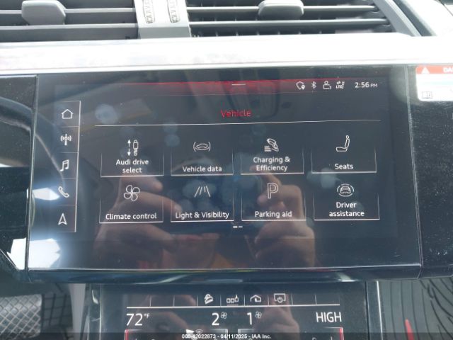 WA1LAAGE1KB007915 Audi E-tron Premium Plus
