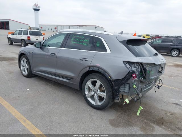 WA1LAAGE1KB007915 Audi E-tron Premium Plus