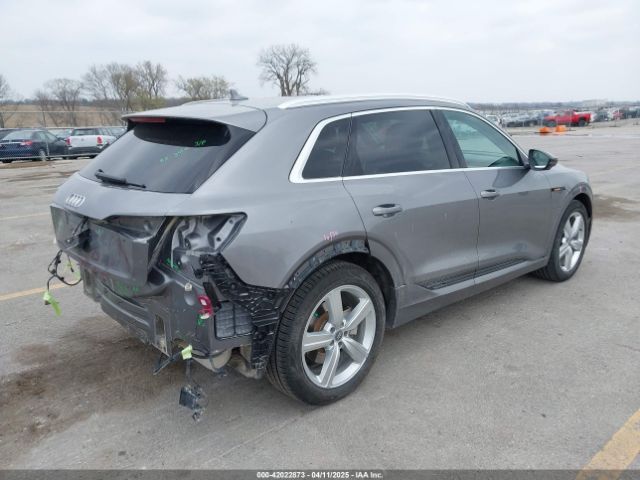 WA1LAAGE1KB007915 Audi E-tron Premium Plus