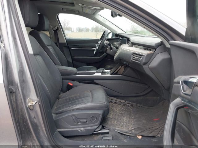 WA1LAAGE1KB007915 Audi E-tron Premium Plus