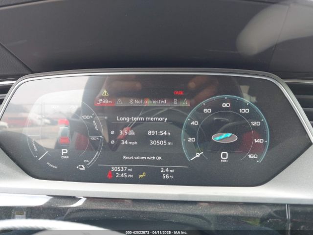 WA1LAAGE1KB007915 Audi E-tron Premium Plus