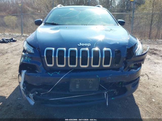 1C4PJMCB8JD523387 Jeep Cherokee Latitude 4x4
