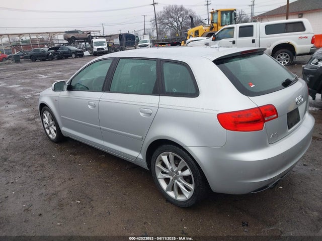 2012 AUDI A3 WAUBJAFM3CA136964 Photo 2