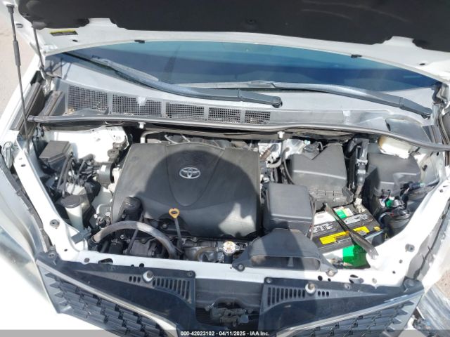 5TDXZ3DCXKS993095 Toyota Sienna Se Premium 8 Passenger