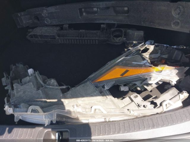 5YFEPMAE8NP329299 Toyota COROLLA LE
