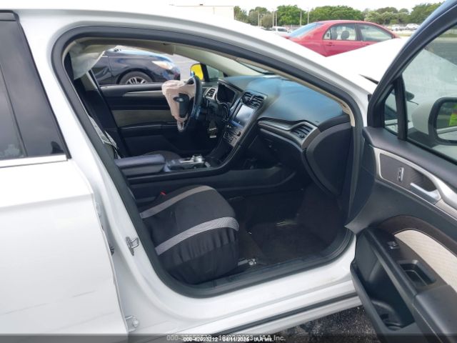 3FA6P0HD5KR280844 Ford FUSION SE