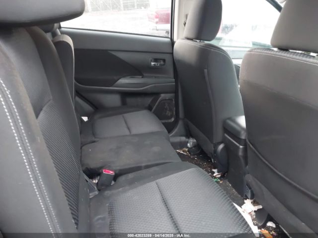 JA4AZ2A39HZ064313 Mitsubishi Outlander Es