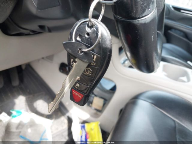 2C4RDGCG1JR325423 Dodge Grand Caravan Sxt