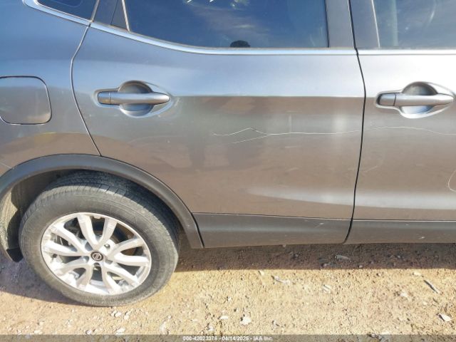 JN1BJ1AV9MW571983 Nissan Rogue Sport S Fwd Xtronic Cvt