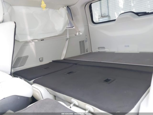 5LMJJ3TTXMEL02695 Lincoln Navigator Black Label L