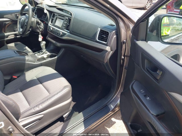 5TDZKRFH0ES025553 Toyota Highlander Le Plus V6