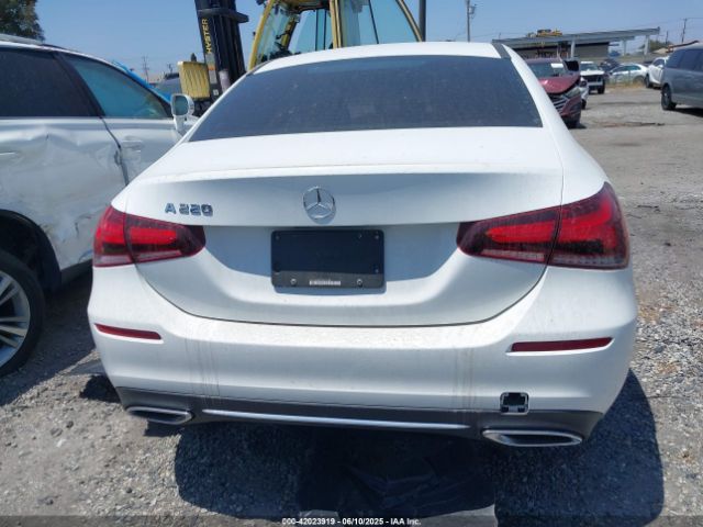 WDD3G4EB7KW022688 Mercedes-Benz A 220