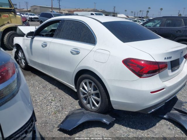 WDD3G4EB7KW022688 Mercedes-Benz A 220