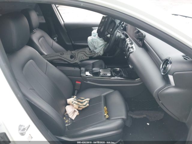 WDD3G4EB7KW022688 Mercedes-Benz A 220