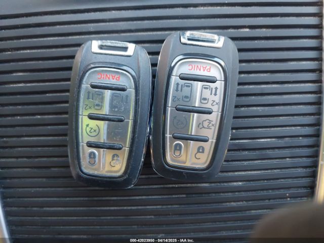 2022 CHRYSLER PACIFICA HYBRID 2C4RC1S71NR144992 Photo 10