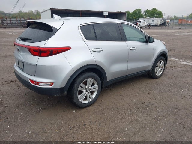 KNDPMCAC1H7140218 KIA Sportage Lx