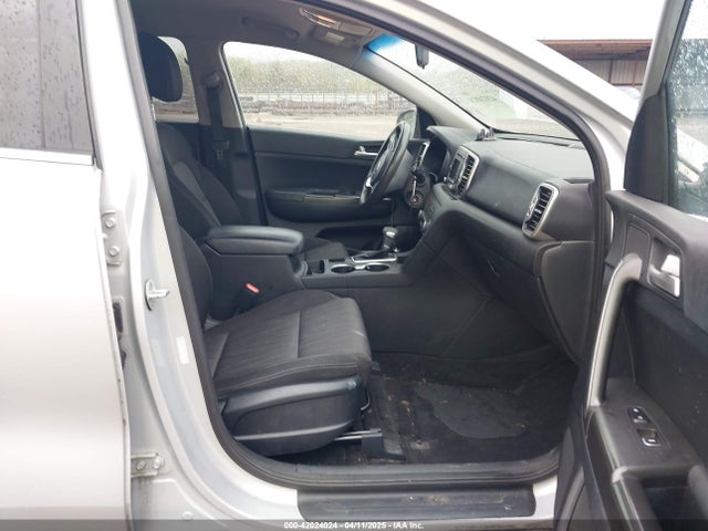 KNDPMCAC1H7140218 KIA Sportage Lx