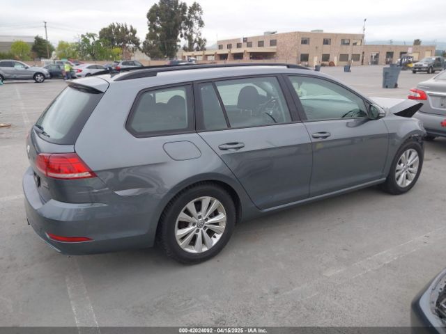 3VW217AU8JM763346 Volkswagen Golf Sportwagen Tsi S