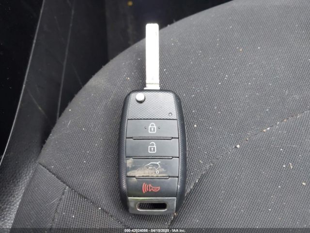 KNDJN2A27E7010962 KIA Soul !