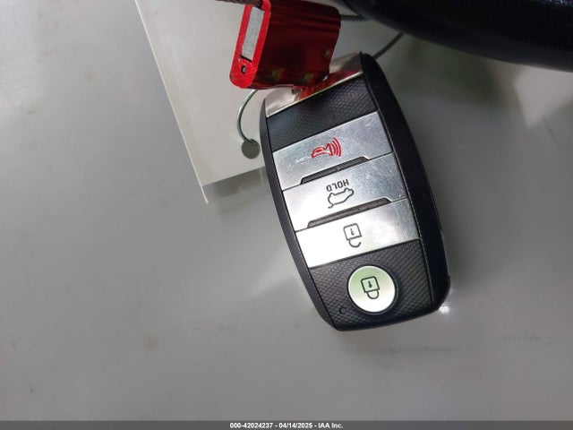 5XYPKDA57GG181077 KIA Sorento 3.3l Sxl