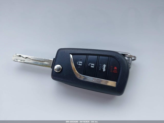 4T1B11HK9JU026300 Toyota CAMRY LE