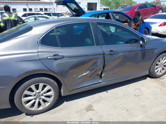 4T1B11HK9JU026300 Toyota CAMRY LE