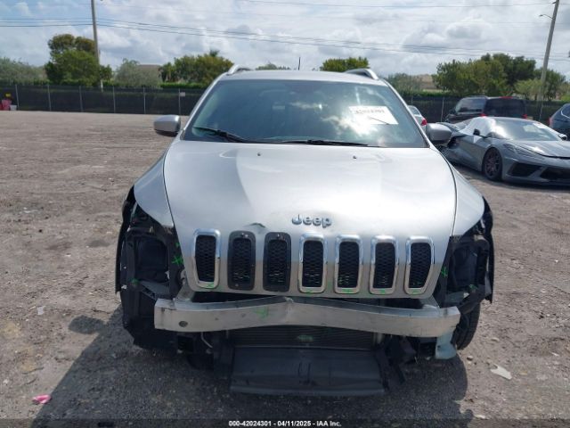 1C4PJLCB9HW660797 Jeep Cherokee Latitude Fwd