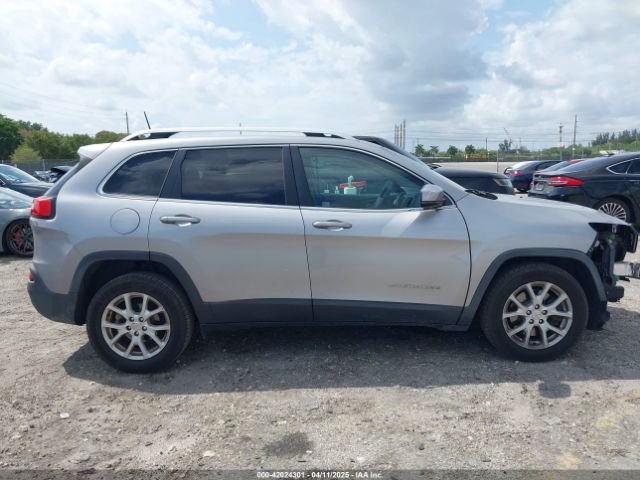 1C4PJLCB9HW660797 Jeep Cherokee Latitude Fwd