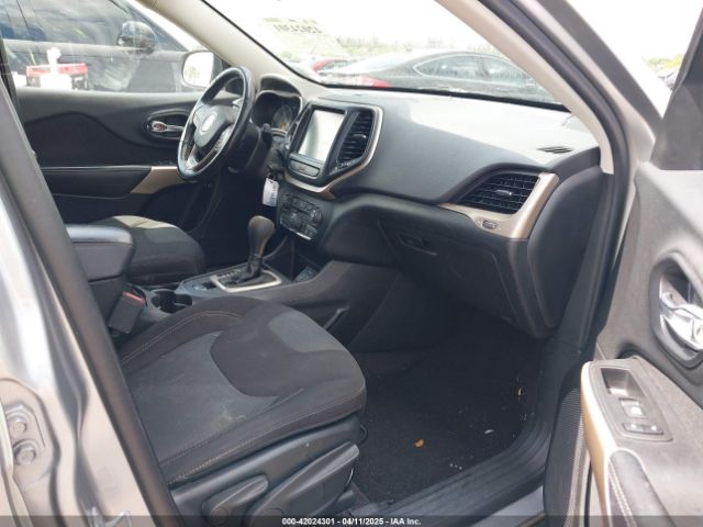 1C4PJLCB9HW660797 Jeep Cherokee Latitude Fwd