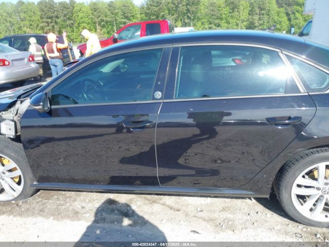 1VWLA7A36KC013779 Volkswagen Passat 2.0t Wolfsburg Edition