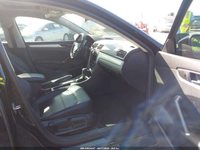 1VWLA7A36KC013779 Volkswagen Passat 2.0t Wolfsburg Edition