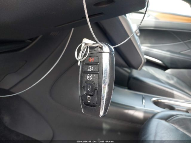 5LMCJ2C92HUL34916 Lincoln MKC SELECT