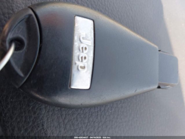 1C4PJLAB7HW617014 Jeep Cherokee Altitude Fwd
