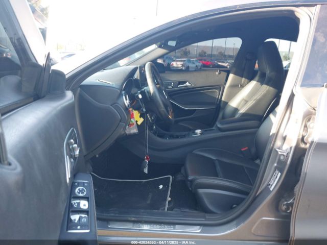 WDDSJ4EB0JN695467 Mercedes-Benz CLA 250