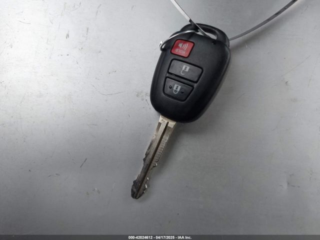 2T3ZFREV1HW390953 Toyota RAV4 LE